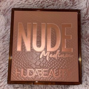 Huda beauty nude medium palette